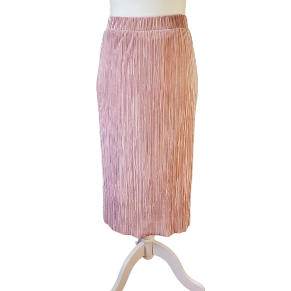 Le Lis Dresses & Skirts - *SOLD* Pink pleated maxi skirt